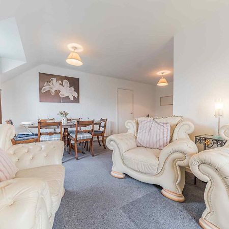 Pass The Keys Comfortable 3 Bed In Central Bowness With Parking Windermere Exteriör bild