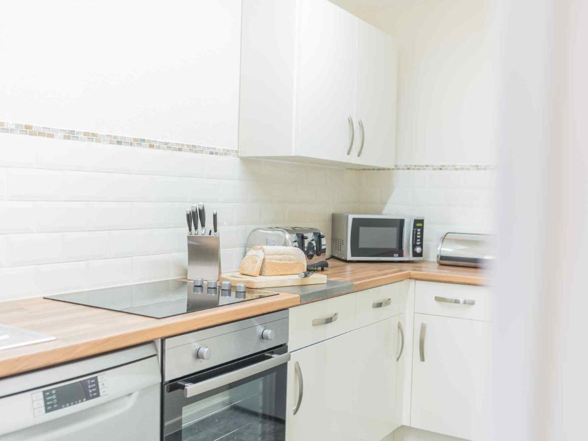 Pass The Keys Comfortable 3 Bed In Central Bowness With Parking Windermere Exteriör bild